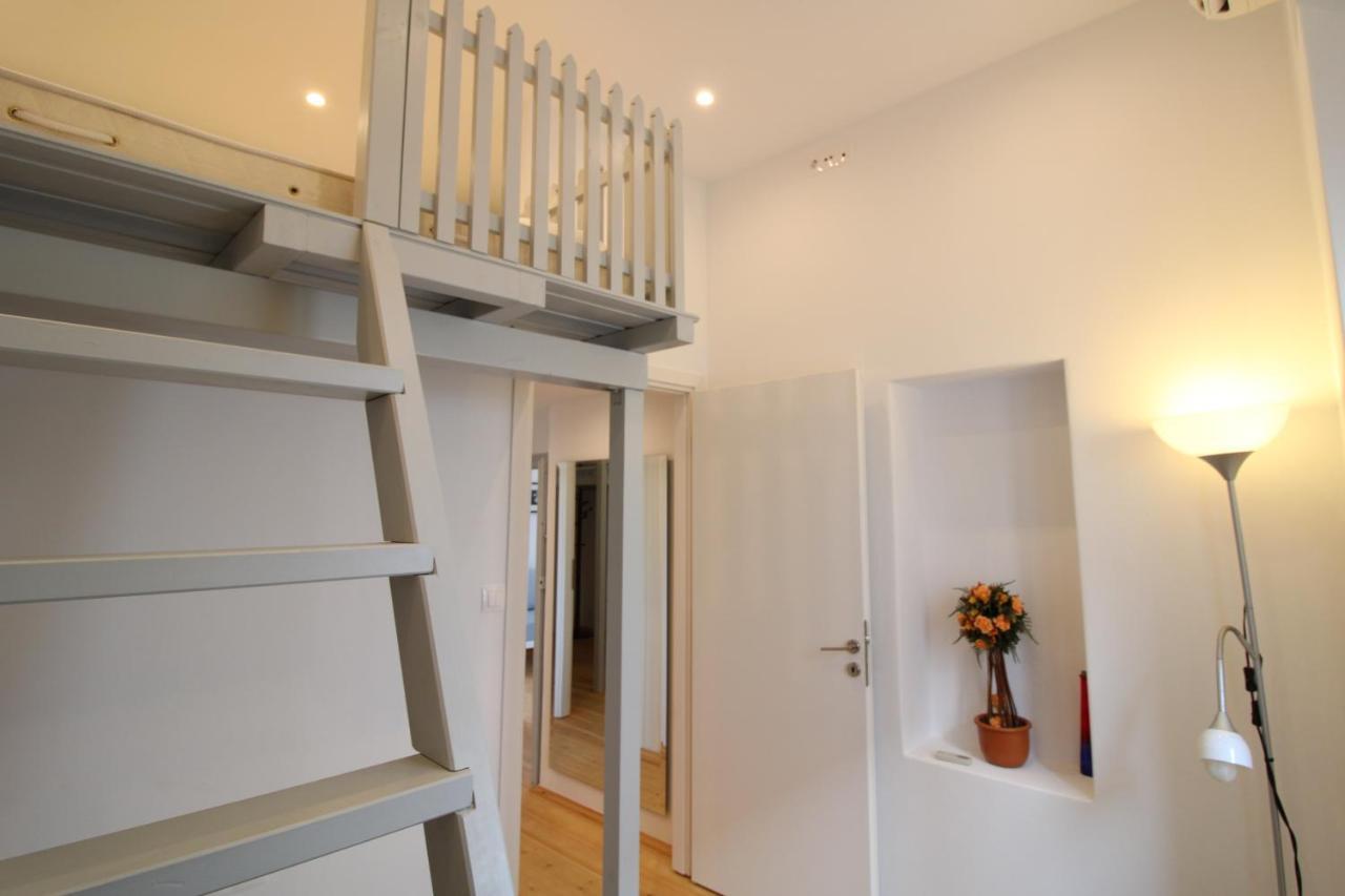 1870 House 1&2 Apartment Plaka  ภายนอก รูปภาพ