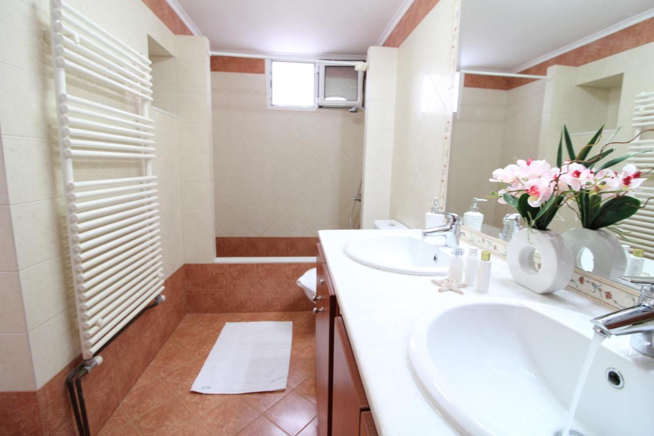 1870 House 1&2 Apartment Plaka  ภายนอก รูปภาพ