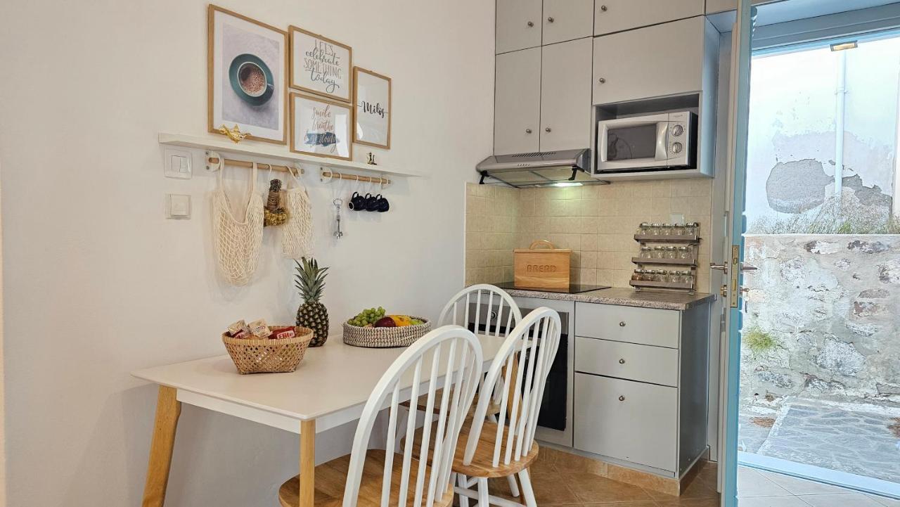 1870 House 1&2 Apartment Plaka  ภายนอก รูปภาพ
